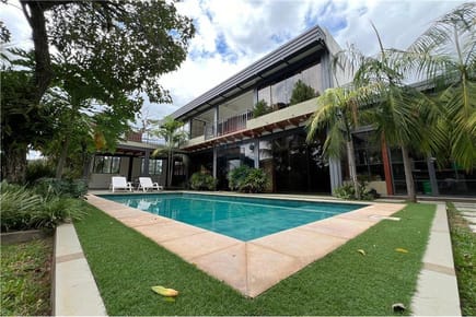 VENDO MODERNA CASA EN SAN BERNARDINO CON MUELLE PROPIO AL LAGO