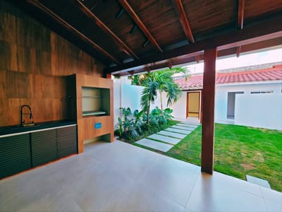 MODERNA CASA EN VENTA EN LA AV. BENI ENTRE 4TO Y 5TO ANILLO