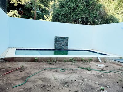 VENDO DÚPLEX DE LUJO A ESTRENAR CON PISCINA Y QUINCHO EN CUARTO BARRIO, LUQUE