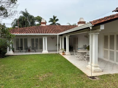 CASA EN VENTA - ZONA LEON CONDOU - 4 DORMITORIOS 