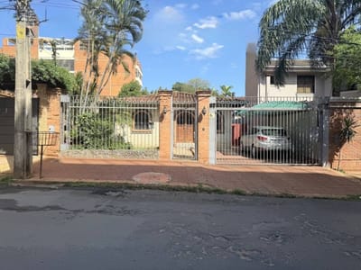 Vendo Casa sobre Concejal Vargas ideal para vivienda o desarrollo