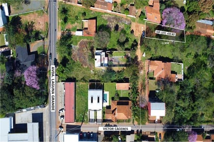 En venta terreno a una cuadra de Laguna Grande