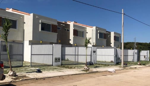 CASA EN VENTA DE  4 DORMITORIOS  km8 zona norte
