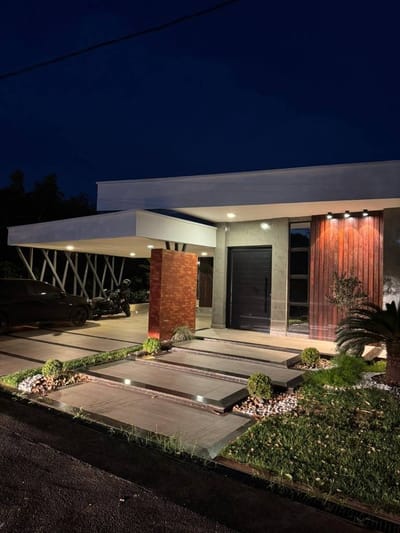 Vendo residencia de lujo frente al rio Acaray