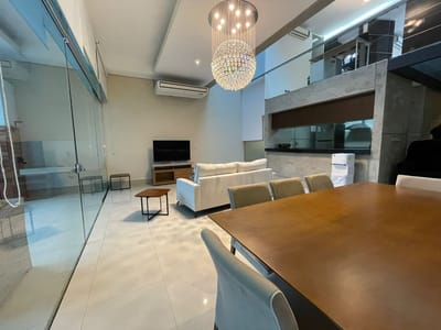 Alquiló amplío dúplex amoblado moderno