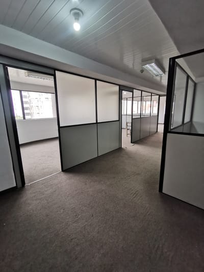 Alquilo piso completo de oficinas en el centro de Asunción