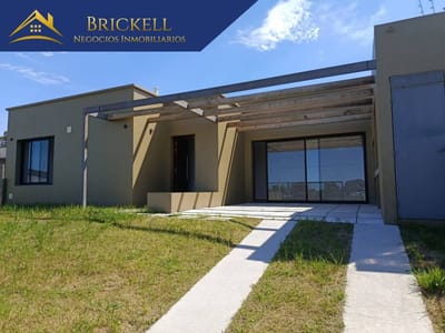 Venta Casa 2 Dormitorios, 1 Baño, Garage y Parrillero en Ciudad De La Costa
