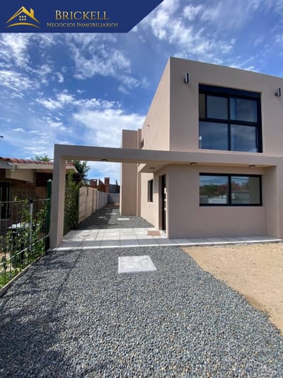 VENTA CASA A ESTRENAR 3 dormitorios 2 baños SOLYMAR SUR