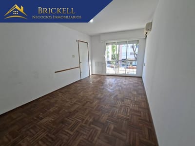 APARTAMNETO VENTA LA COMERCIAL  AL FRENTE 2 DORMITORIOS CON BARBACOA