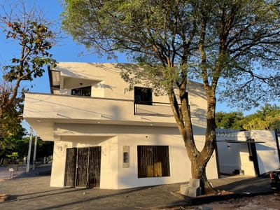 SE ALQUILA OFICINA O SALON COMERCIAL EN LAMBARE
