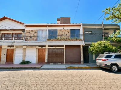 CASA COMERCIAL CON LOCAL EN VENTA