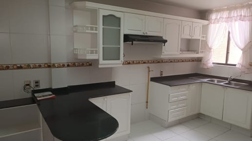 Departamento en Alquiler de 3 dormitorios en la 31 de Achumani