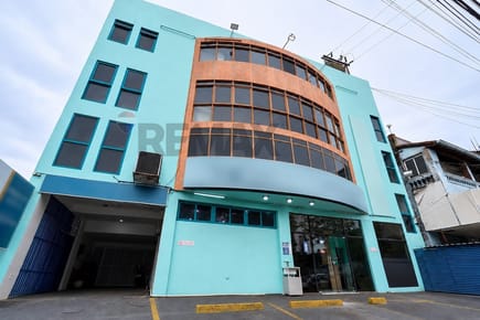 Edificio venta Nazareth Asunción Clínica medica operando y alquilando 