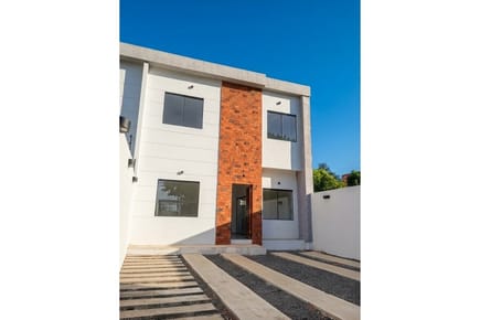 VENDO DUPLEX CON PATIO EN LAMBARE