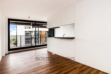 Apartamento En Venta En Centro De 2 Dormitorios Con Balcòn Al Frente