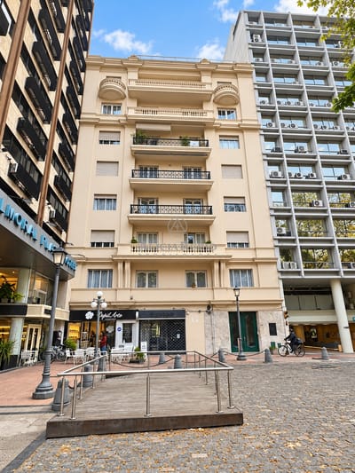 FRENTE A PLAZA CAGANCHA! 270 MTS TOTALES. GC$20.000. DE ESTILO Y CATEGORIA!