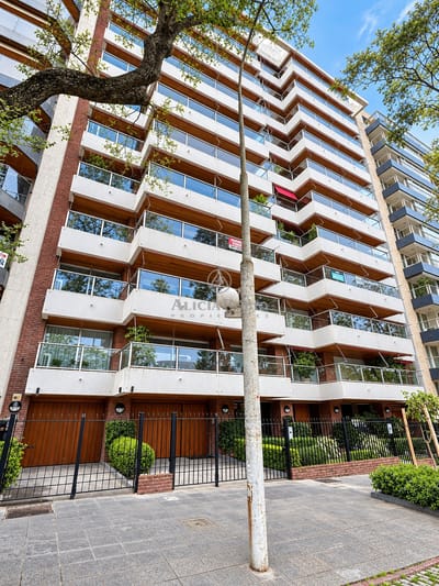 BR ARTIGAS 254 FRENTE AL CLUB DE GOLF! 260 MTS. 2 GJES + BOX. GC$28.700 CON LOSA Y 24 HRS.