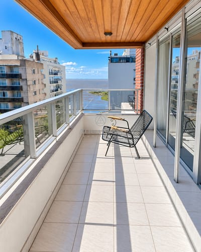 JUAN MARIA PEREZ CASI RAMBLA. 3 SUITES. BALCON Y SOL NORESTE! LOSA + PORT. GC$35.000. GARAJE FIJO