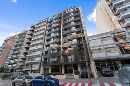 Apto Punta Carretas Con Patio 122 Mts De  Parrillero. 2 Garajes. Balcon.
