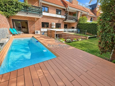 APTO EN CARRASCO - BBQ. PISCINA PROPIA. 2 GJES. ALQ. EN US$ 4000 HASTA DIC. 2026