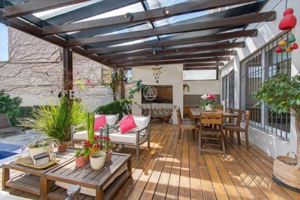 GRAN RESIDENCIA DE ESTILO Y RECICLADA EN POCITOS! PATIO CON PISCINA. 5 DORM+ 5 BAÑOS(2 SUITES).ESTAR CON ESTUFA LEÑA. GJE X 3 AUTOS.