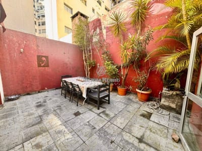 CASA DE ESTILO A 2 CUADRAS DE RAMBLA POCITOS. BENITO LAMAS Y BERRO. 4 DORM Y SERV + 5 BAÑOS+ PLAYROOM  + ESTAR + BARBACOA CON PARRILLERO