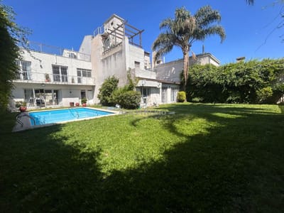 ESPECTACULAR RESIDENCIA EN LA MEJOR ZONA DE PARQUE BATLLE! PARA CLINICA, EMPRESA, GERIATRICO, INSTITUTO ENSEÑANZA O EMBAJADA! 20 MTS FRENTE. 791 TERRENO  . 700 MTS EDIFICADOS, GJES X 4