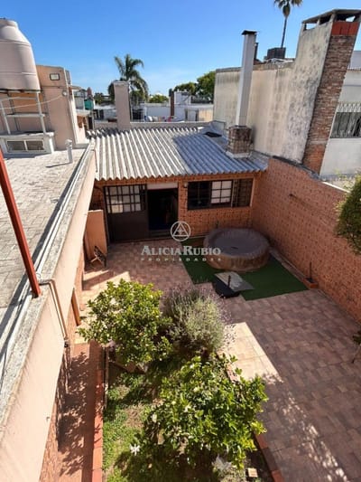 CASA PADRON UNICO PROX.CANAL5 ! MUY AMPLIA. 4 DORM + ESTAR+ 2 ESCRIT. PATIO CON GRAN BARBACOA. 302 TERRENO. 266 EDIF.