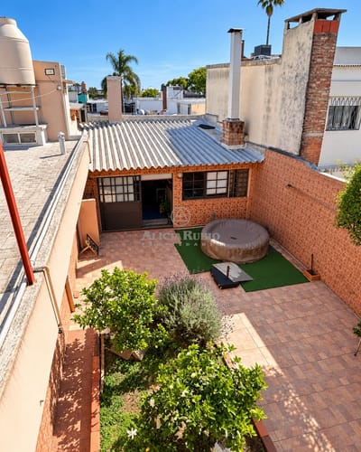 CASA PADRON UNICO PROX.CANAL5 ! MUY AMPLIA. 4 DORM + ESTAR+ 2 ESCRIT. PATIO CON GRAN BARBACOA. 302 TERRENO. 266 EDIF.