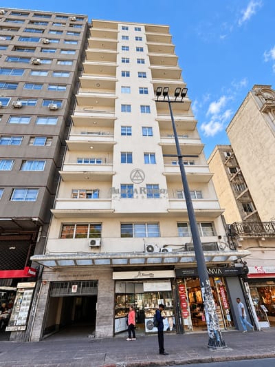18 DE JULIO 1417 FRENTE A IMM. DE ESTLIO Y CATEGORIA! 166 + 12 BALCON. GC$10.790. GJE.