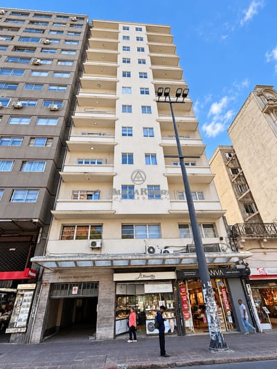 18 DE JULIO 1417 FRENTE A IMM. DE ESTLIO Y CATEGORIA! 166 + 12 BALCON. GC$10.790. GJE.
