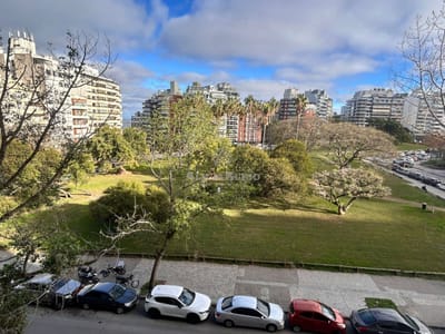 FRENTE A VILLA BIARRITZ. 185 MTS. VAZQUEZ LEDESMA CASI RAMBLA! 4 Y SERV+ESTAR. BALCON. GJE + ALQ OTRO. GC$28.000 LOSA + PORT.