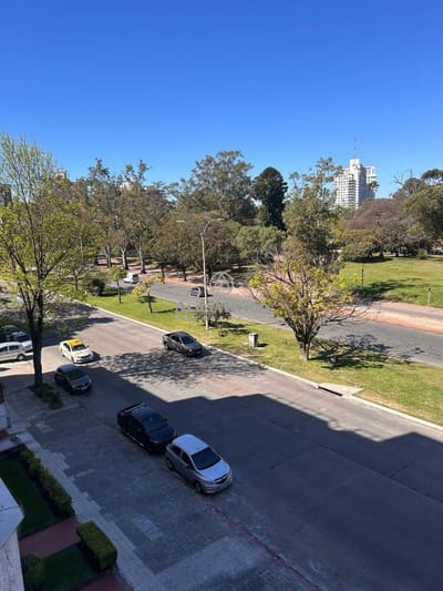 RICALDONI FRENTE AL PARQUE! DIVINO SOL! BALCON, ESTAR. 3 BAÑOS RECICLADOS 2025! BOX Y GARAJE PARA 2 AUTOS. GC$17.500