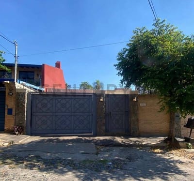 Venta De Casa En Recoleta, Asunción