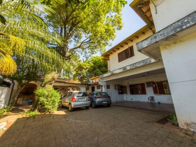 Amplia casa con departamento zona Terminal a 3 cuadras de la av República A