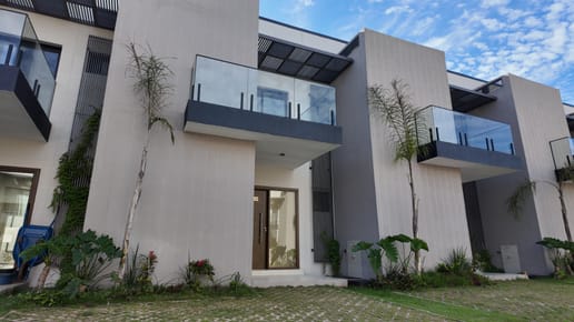 VENDO HERMOSA CASA A ESTRENAR EN LAMBARÉ‼️