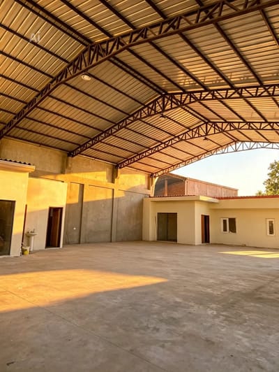 Galpon comercial con casa a estrenar (alquiler)