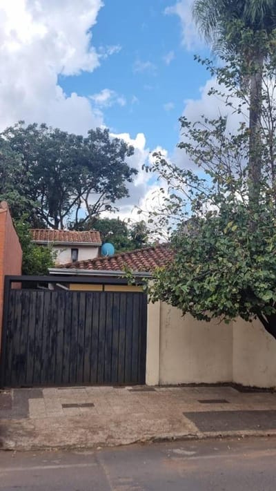 Terreno con casa a refaccionar Fdo.zona sur a 1 1/2 cuadra de Soldado Ovelar