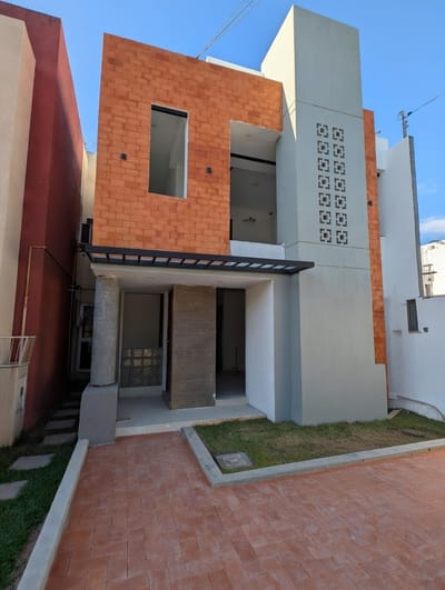 Casa moderna en venta – Condominio Alassio | Zona Norte