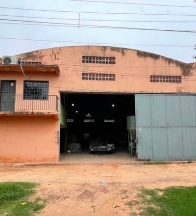 2 terrenos en esquina con construcciones | Limpio