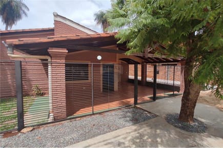 VENDO DUPLEX + 2 CASAS PAREADAS EN LUQUE