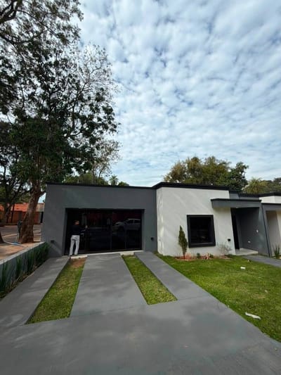 Casa en venta en Barrio Cerrado – Luque