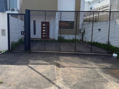 ALQUILO DUPLEX DE 3 DORMITORIOS EN LOMA MERLO