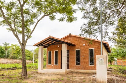 VENDO CASA A ESTRENAR EN LUQUE