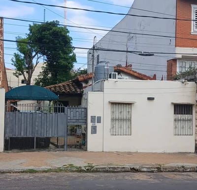 Casa con 2 deptos. y patio | Dr. Francia