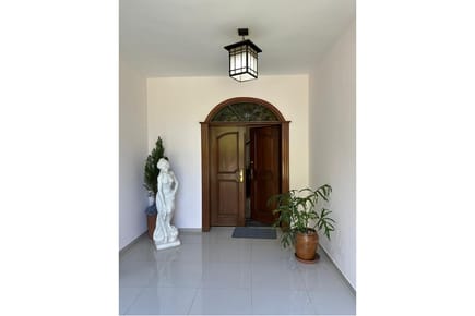 ALQUILO LUJOSA CASA EN ASUNCION BARRIO CARMELITAS
