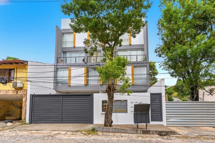VENTA Departamento en barrio Mburucuya Area propia 64 m²