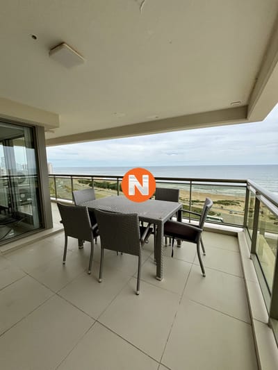 Espectacular apartamento con vistas panorámicas a la Playa Brava