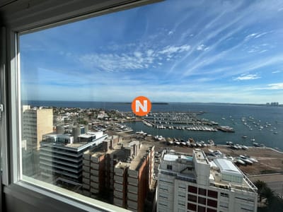 Exclusivo Apartamento Reciclado con Vista al Puerto en Punta Del Este