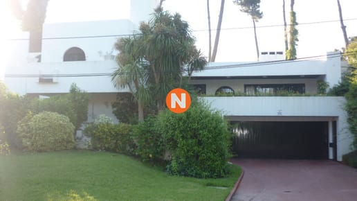 Casa en Venta Lugano, Punta del Este, 6 Dormitorios.